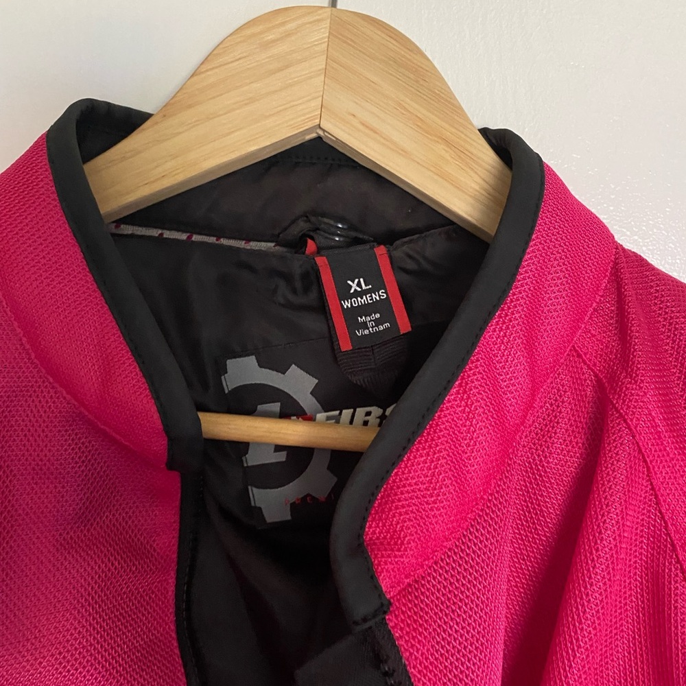 Women motorcycles riding jacket like brand new, only wear 4 times